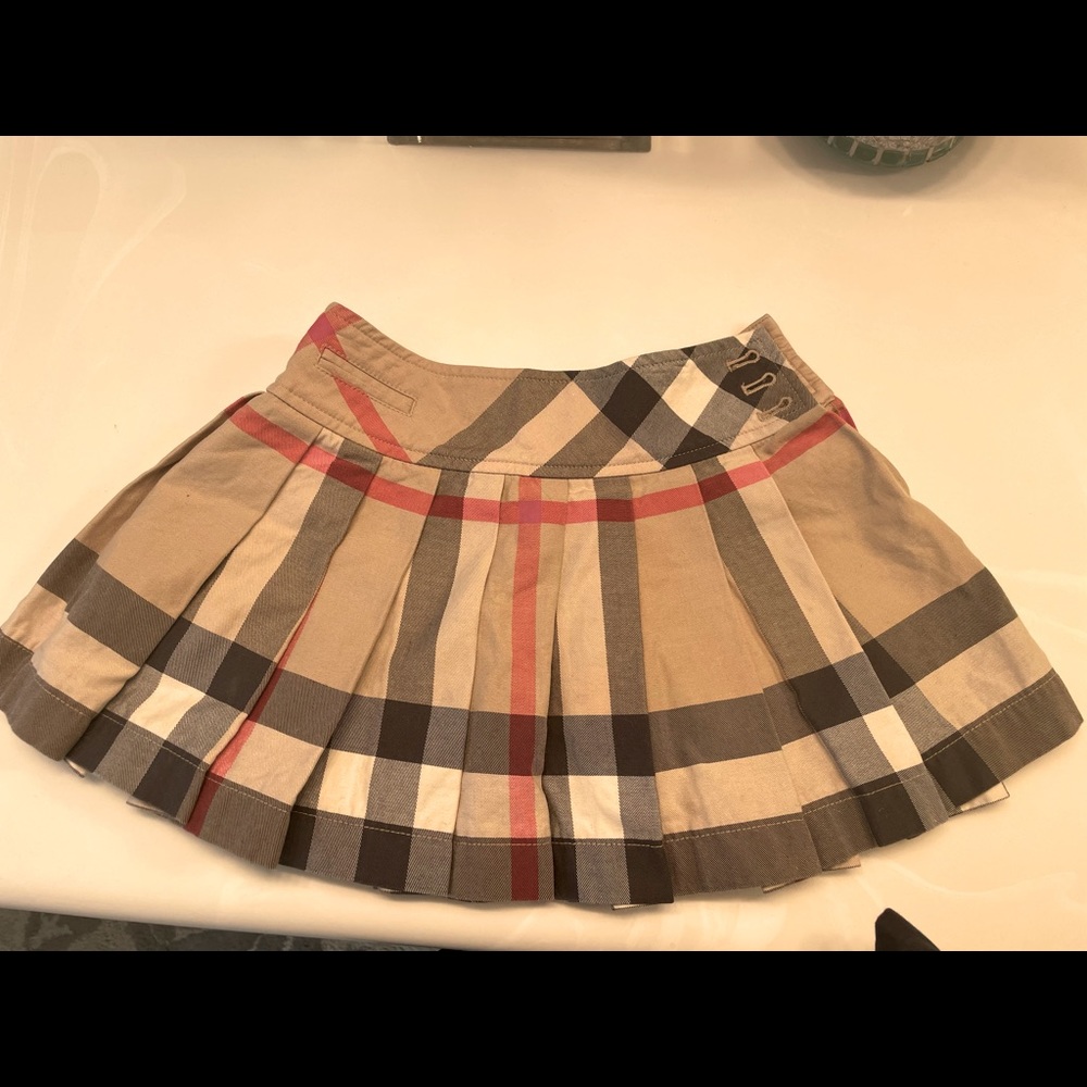 Burberry kid skirt size 4